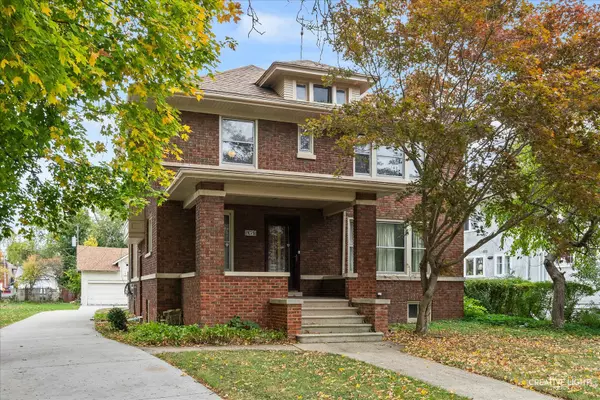 931 W Downer PL, Aurora, IL 60506