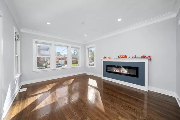 Chicago, IL 60629,6424 S Washtenaw AVE