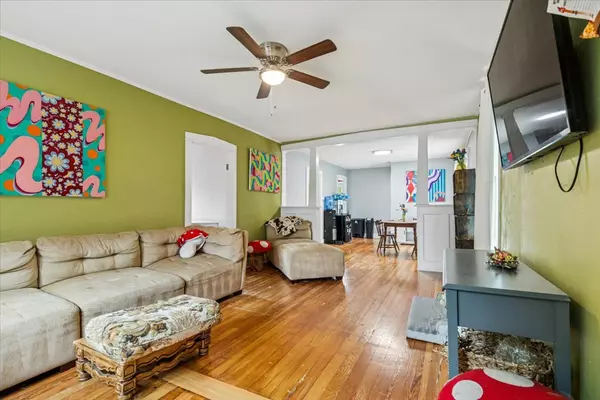 Woodstock, IL 60098,104 Stewart AVE