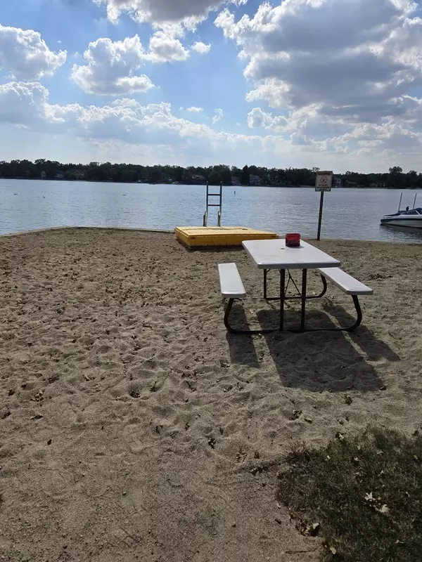 Crystal Lake, IL 60014,108 Mayfield AVE