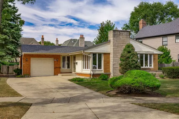 Elmhurst, IL 60126,333 E Huntington LN