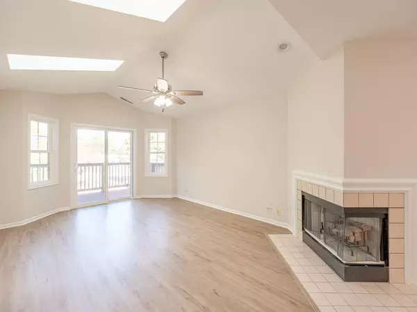 Carol Stream, IL 60188,790 Daybreak LN #21-7