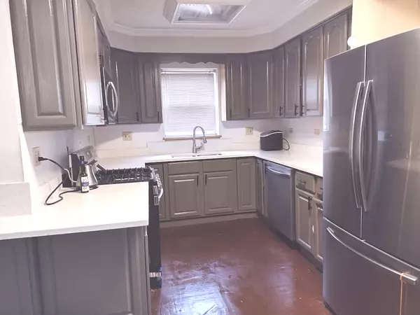 Evergreen Park, IL 60805,9427 S Saint Louis AVE