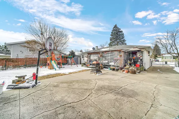 Lansing, IL 60438,17517 Shirley DR