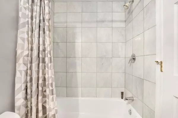 Chicago, IL 60615,4714 S Evans AVE #3N