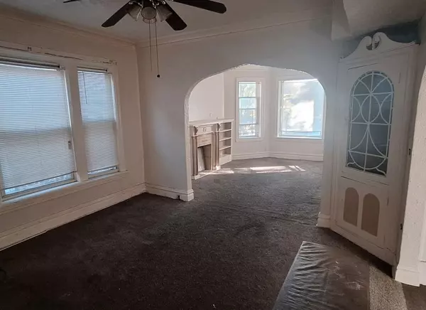 Chicago, IL 60624,4432 W Maypole AVE