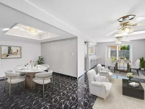 Des Plaines, IL 60016,9231 Aspen LN