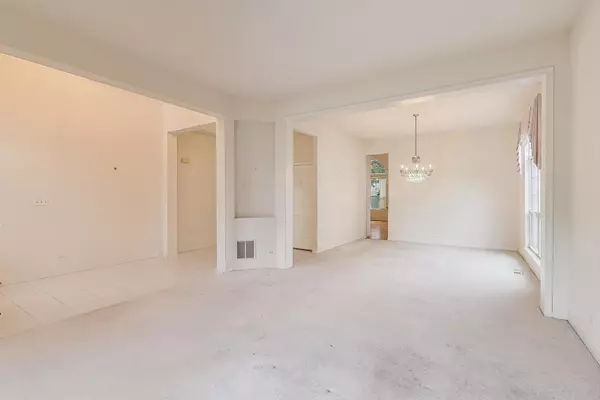 Palatine, IL 60067,5714 Highland DR
