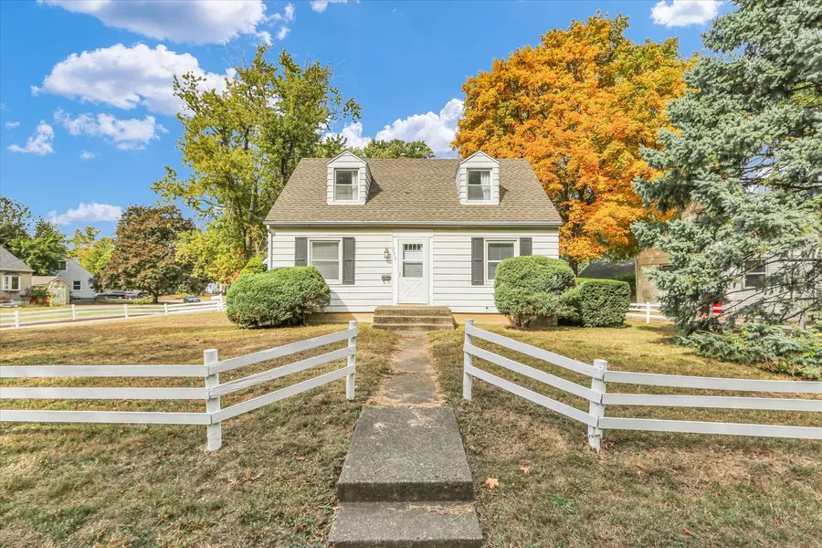 220 Arcadia DR, Champaign, IL 61820