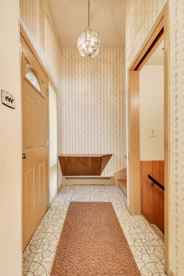 Bloomingdale, IL 60108,241 E Schick RD