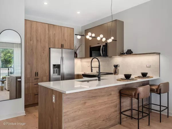 Chicago, IL 60622,1235 N ASHLAND AVE #404