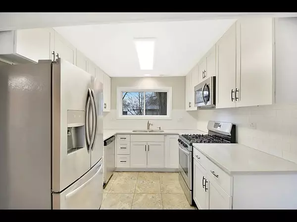 Lake Zurich, IL 60047,23519 N Field RD