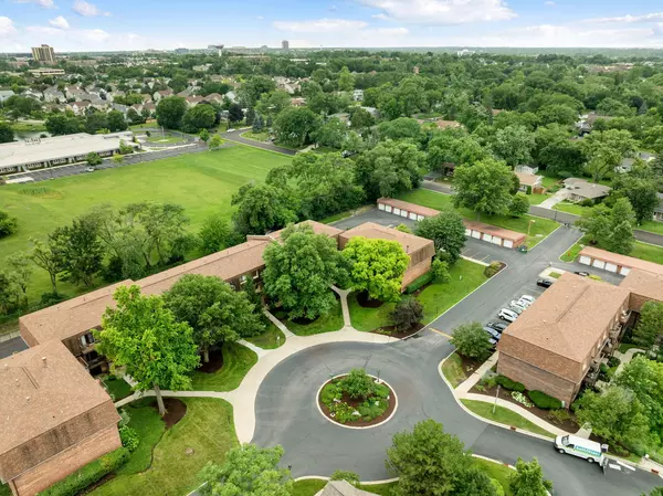 Lombard, IL 60148,1520 S Fairfield AVE #32C