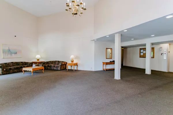Hoffman Estates, IL 60169,1880 Bonnie LN #410