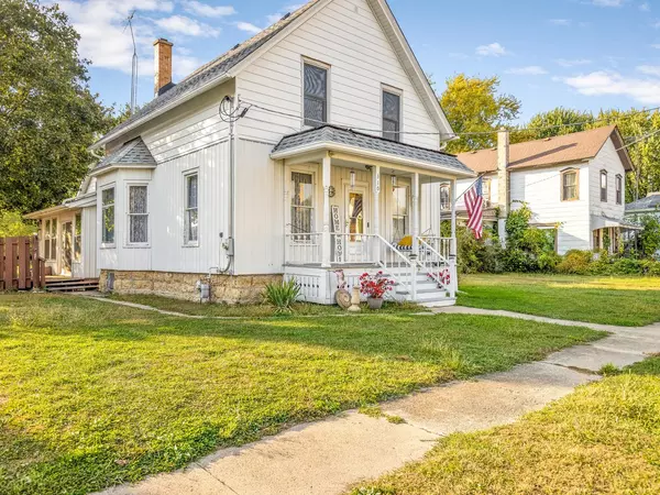 310 N 5th ST, Capron, IL 61012