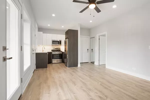 Chicago, IL 60626,1243 W Morse AVE #2