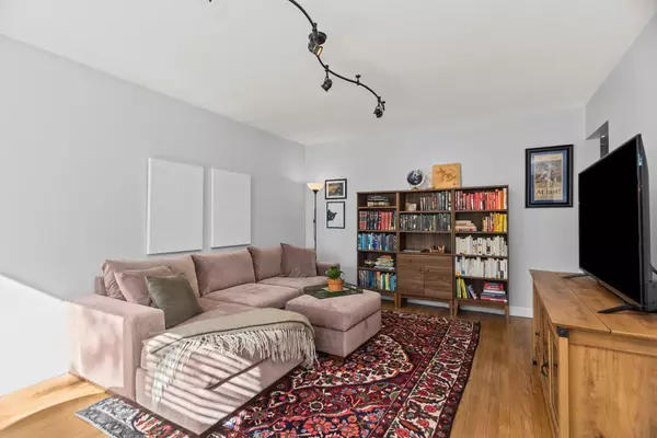 Evanston, IL 60202,2213 Cleveland ST