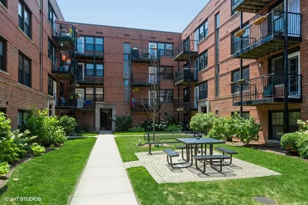 5228 N Campbell AVE #2A, Chicago, IL 60625