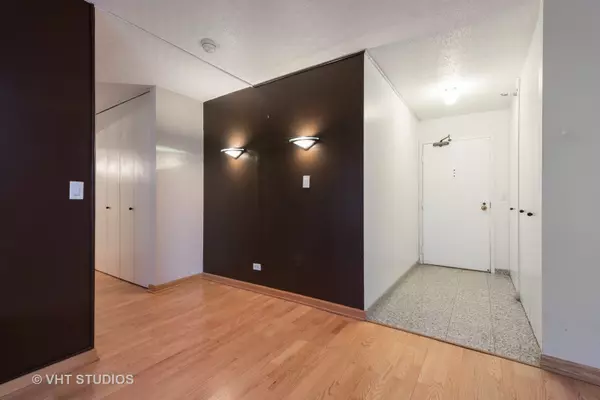 Chicago, IL 60610,1212 N LASALLE ST #806
