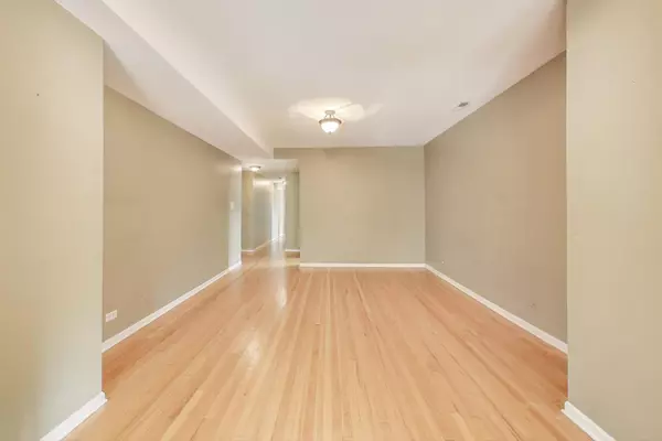 Chicago, IL 60625,4701 N Campbell AVE #2