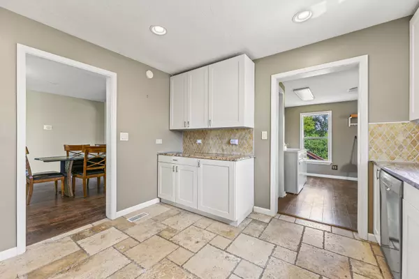 Kingston, IL 60145,7496 Wolf RD