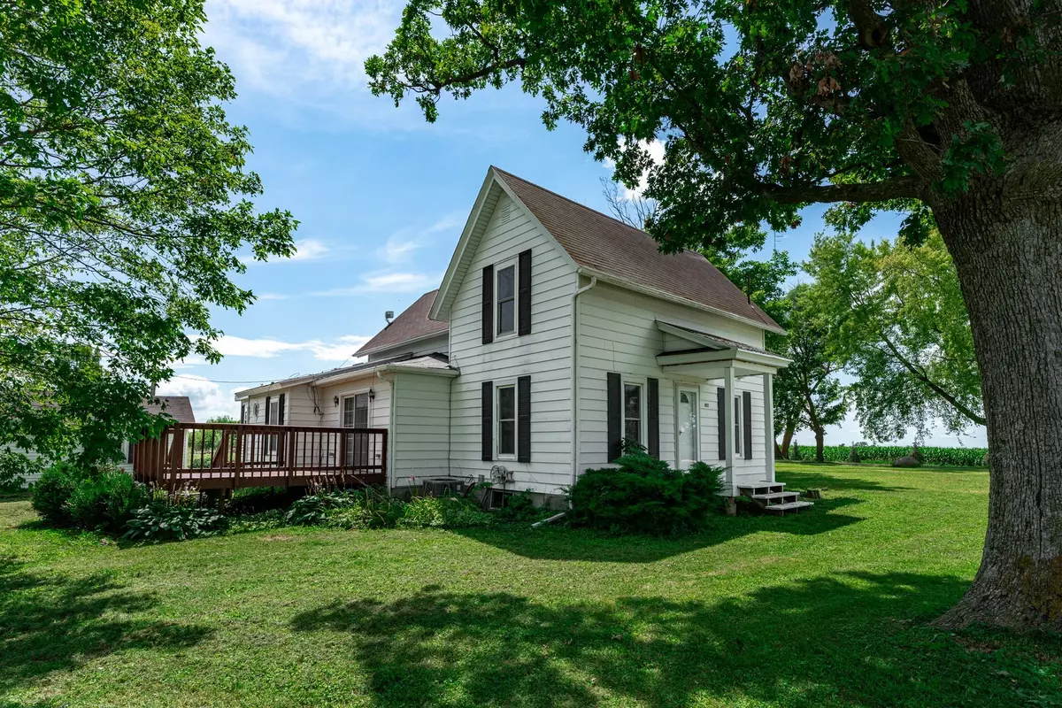 Kingston, IL 60145,7496 Wolf RD