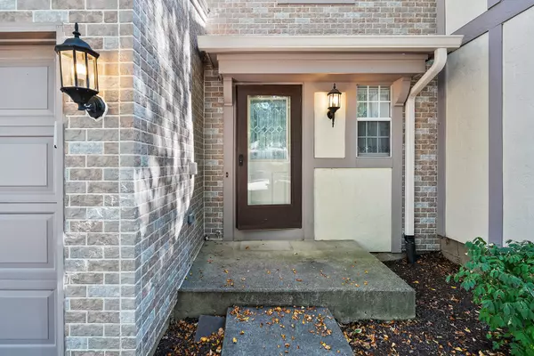 Hoffman Estates, IL 60192,1404 W Sapphire DR