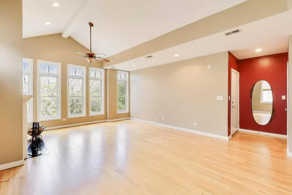Chicago, IL 60660,1425 W Victoria ST #3