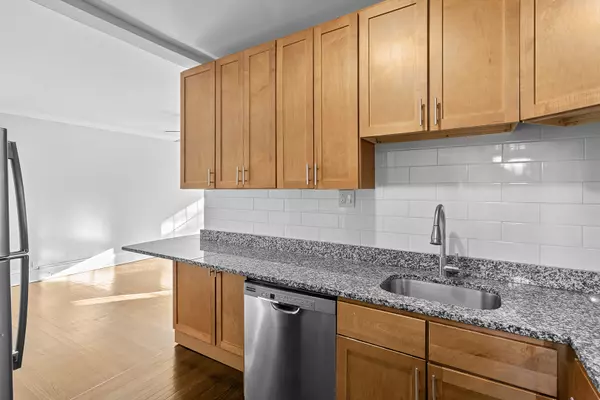 Chicago, IL 60660,6110 N Winthrop AVE #2E