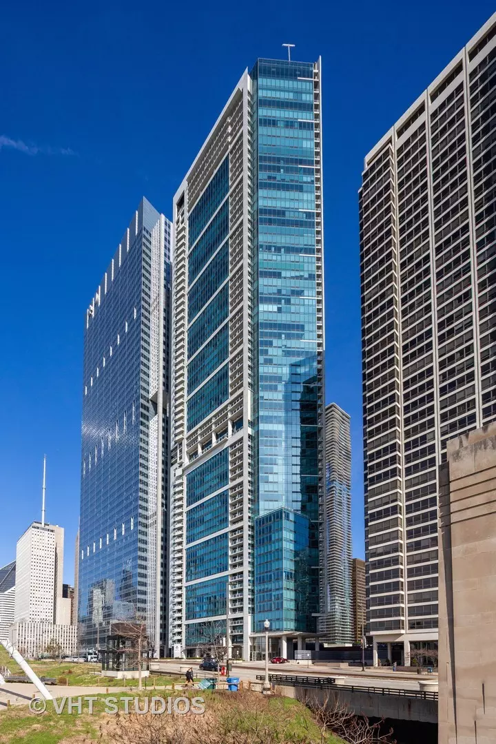 Chicago, IL 60601,340 E RANDOLPH ST #905