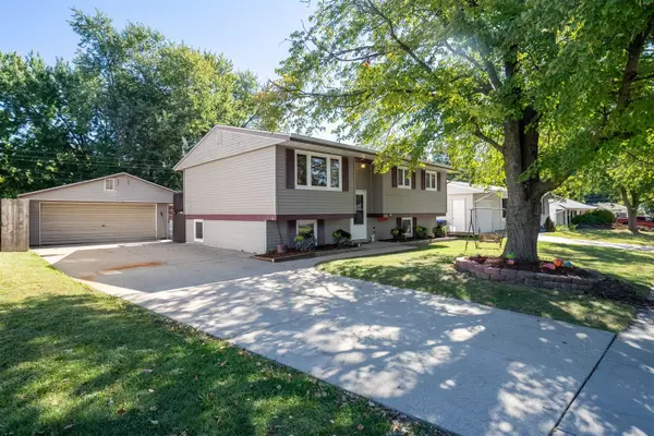 Bloomington, IL 61704,1311 Dogwood LN