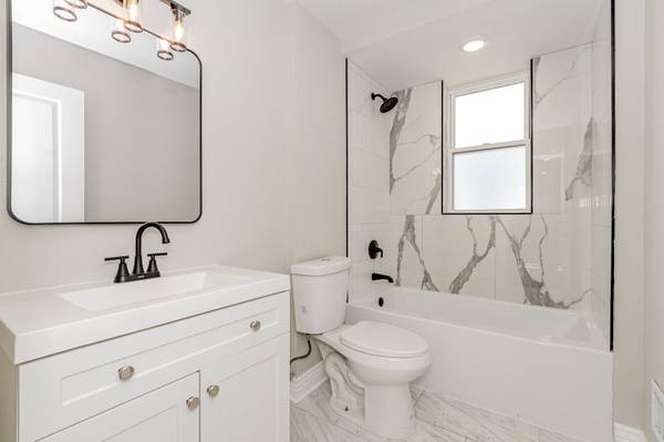 Joliet, IL 60435,1211 Highland AVE