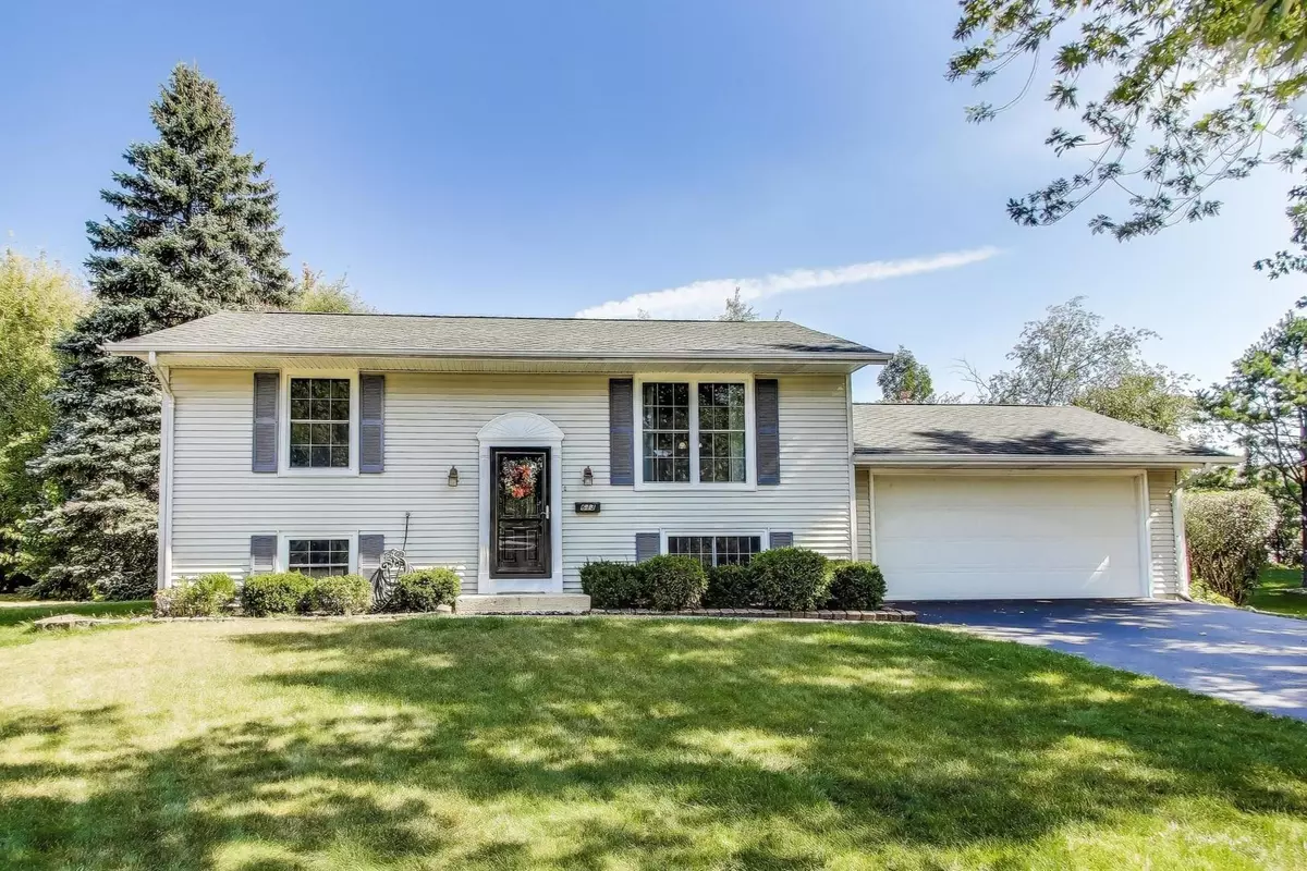 Roselle, IL 60172,613 Autumn DR