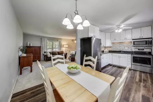 Roselle, IL 60172,613 Autumn DR