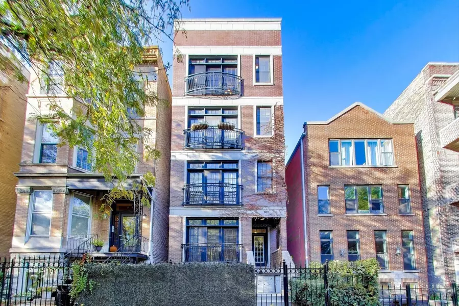 902 W Roscoe ST #4, Chicago, IL 60657