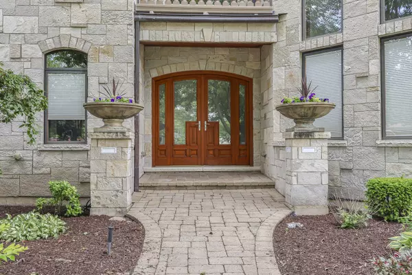 Mount Prospect, IL 60056,904 S Edgewood LN