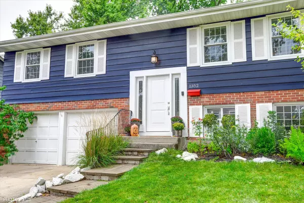 Hoffman Estates, IL 60169,1352 W Oakmont RD