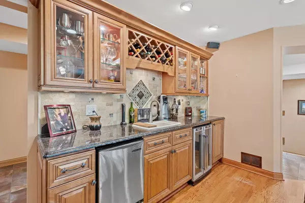 Lemont, IL 60439,27 Equestrian WAY