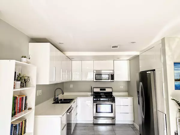 Chicago, IL 60612,724 S Oakley BLVD #1