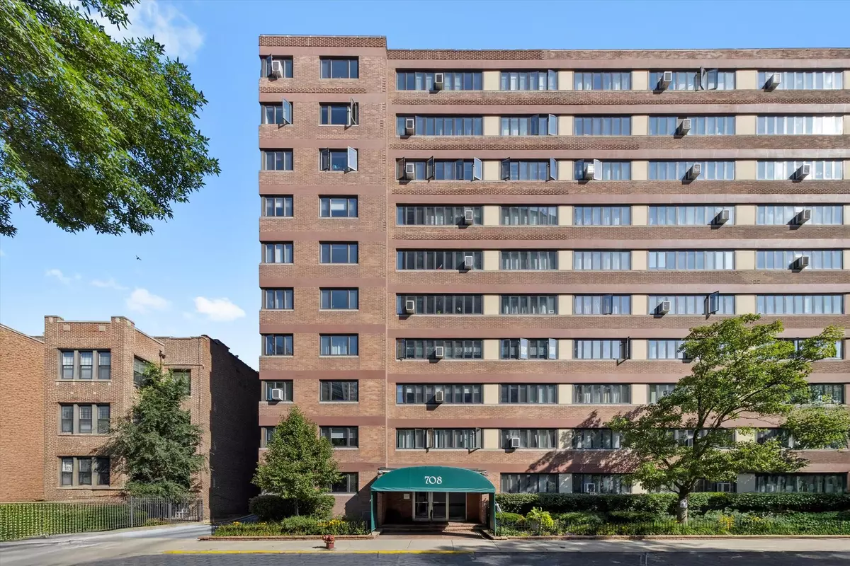 Chicago, IL 60613,708 W Bittersweet PL #111