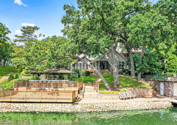 Wonder Lake, IL 60097,5212 W Lake Shore DR