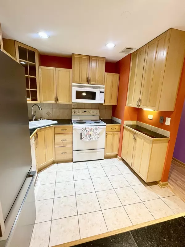 Arlington Heights, IL 60005,1306 S New Wilke RD #2B