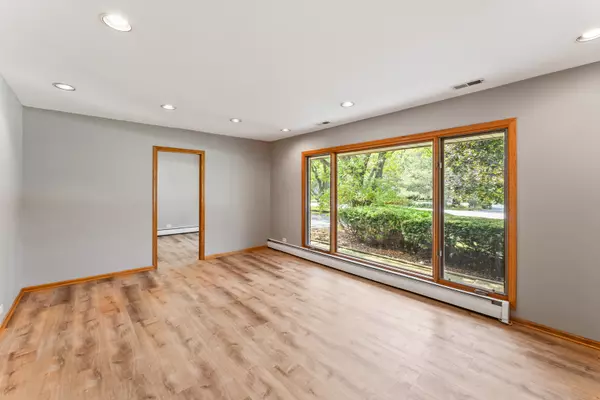 Green Oaks, IL 60048,2226 Shannondale RD