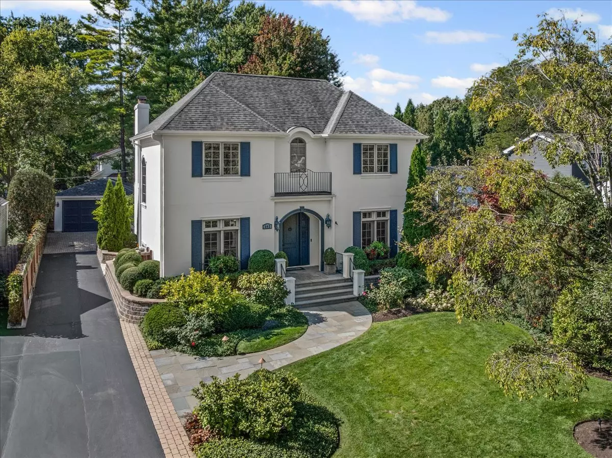 Winnetka, IL 60093,342 Rosewood AVE