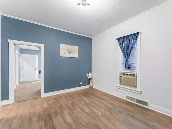 Chicago, IL 60636,7041 S Throop ST