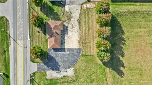 Hampshire, IL 60140,124 E Oak Knoll DR