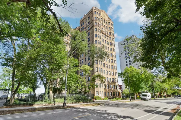 7321 S South Shore DR #8D, Chicago, IL 60649