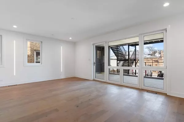 Chicago, IL 60625,4920 N WHIPPLE ST #1