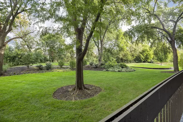 Northbrook, IL 60062,1621 Mission Hills RD #104
