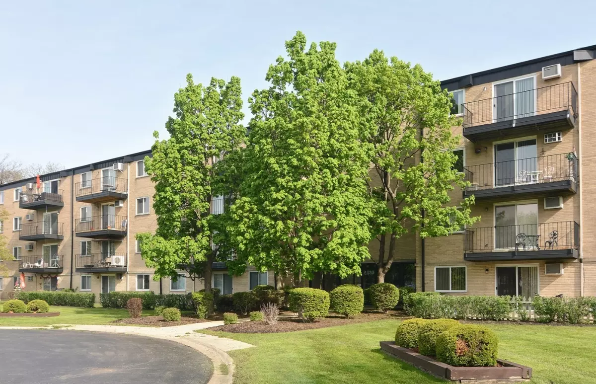 Arlington Heights, IL 60004,2420 E Brandenberry CT #4C
